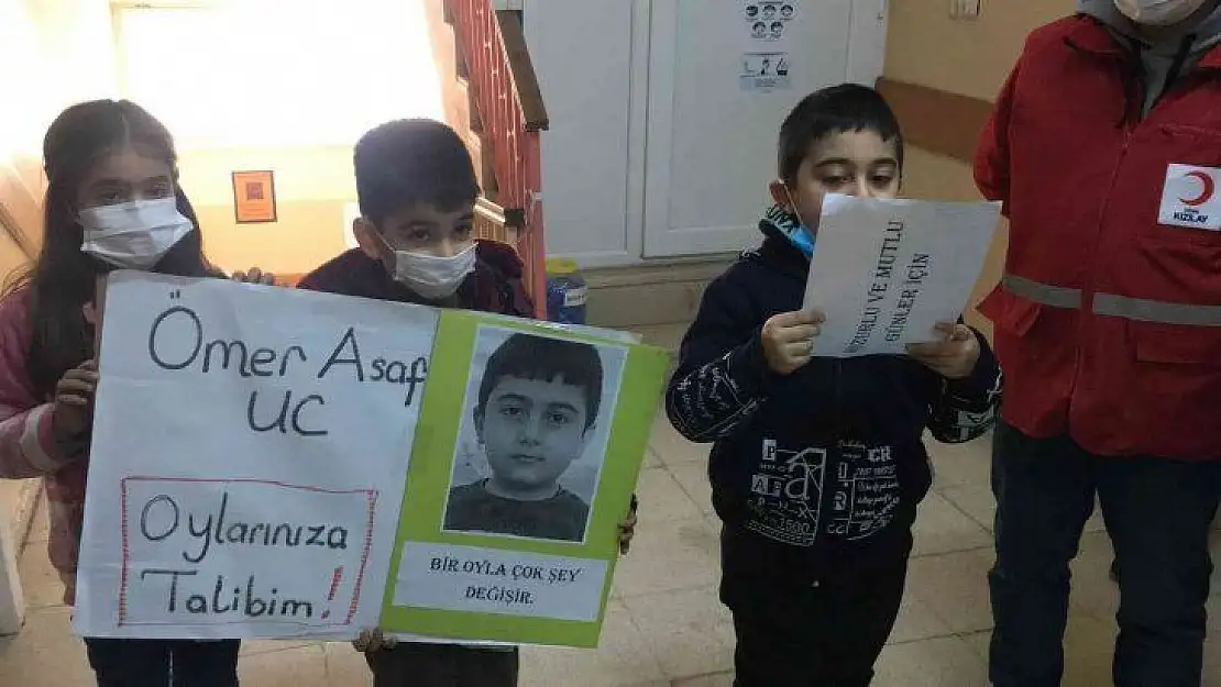 8 yaşındaki Ömer'in seçim vaatleri, belediye başkanını bile şaşırttı