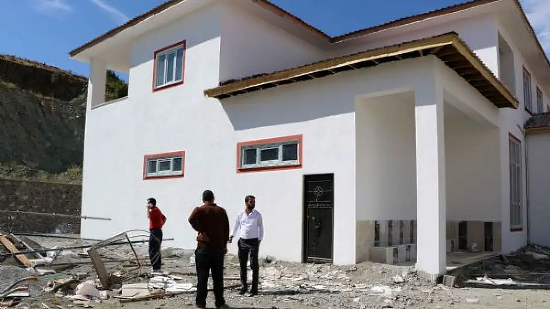 Alacakaya'ya Taziye Evi Yapılıyor