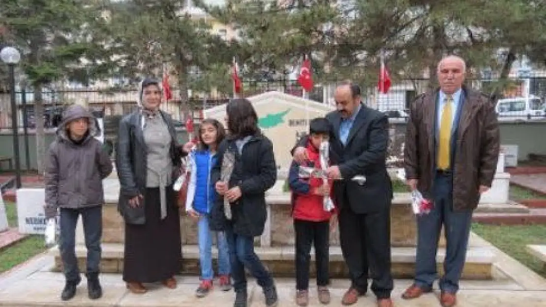 Çocuklardan Şehitlik Ziyareti