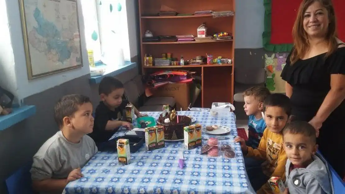 Azmin ismi Yeşim öğretmen..