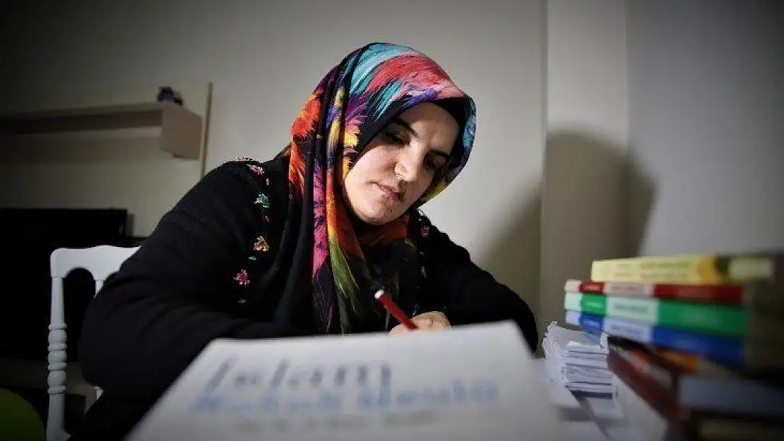 Baba okutmadı, azmi ve kocasının desteğiyle üniversiteli oldu