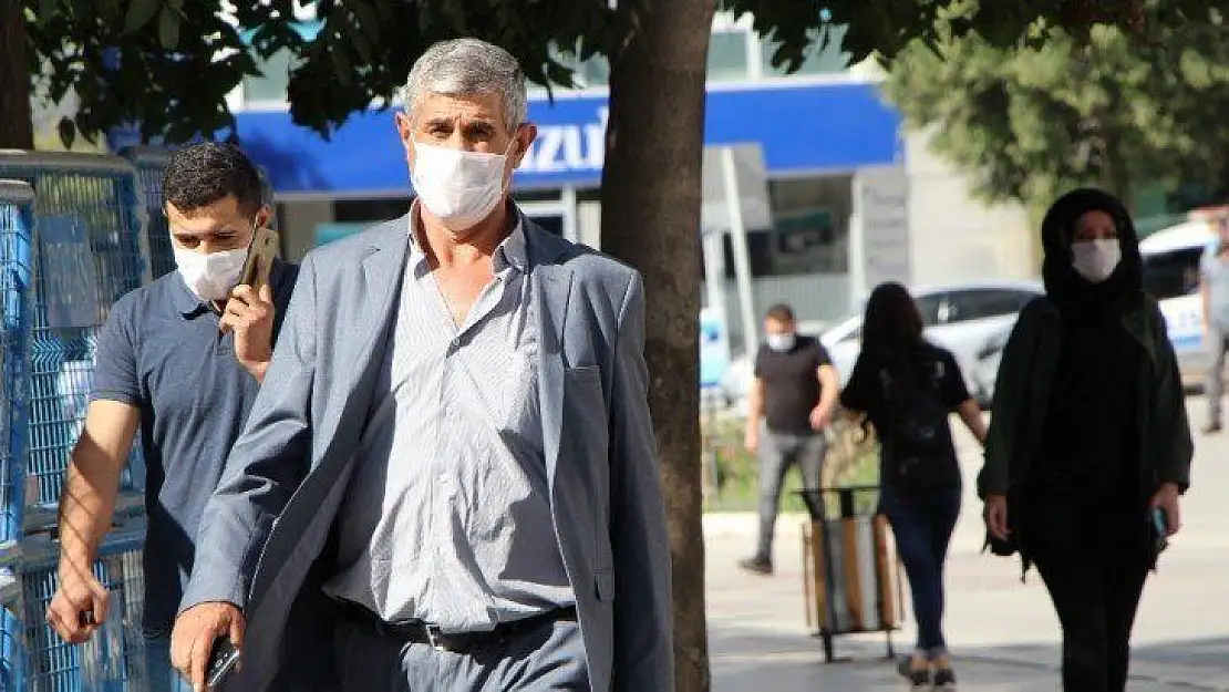 Bakan Koca uyardı, Elazığ'da maske kullanımı yüzde 100'e ulaştı