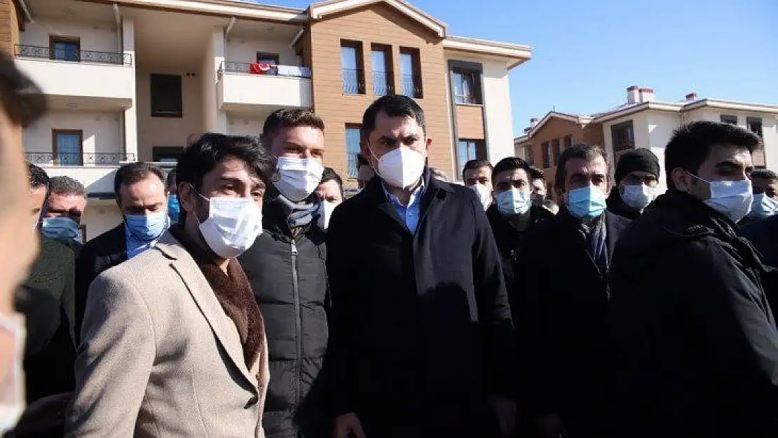 Bakan Kurum, Deprem Konutlarını İnceledi