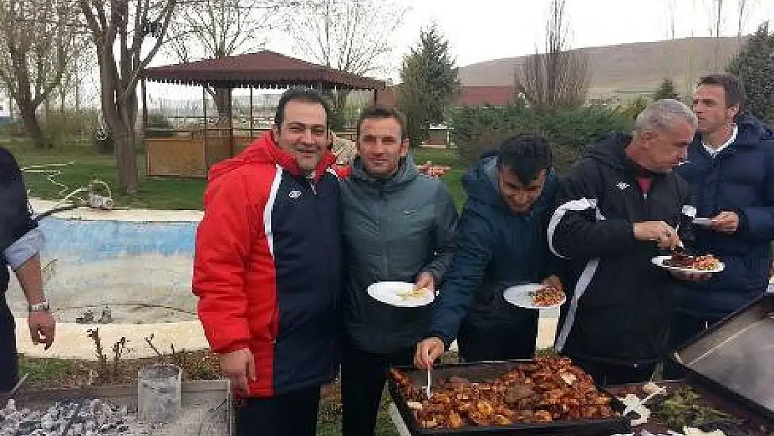 Elazığspor'da Barbekü Keyfi!