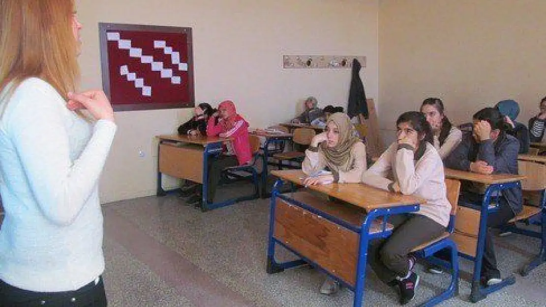 Ergenlik Dönemi Anlatıldı