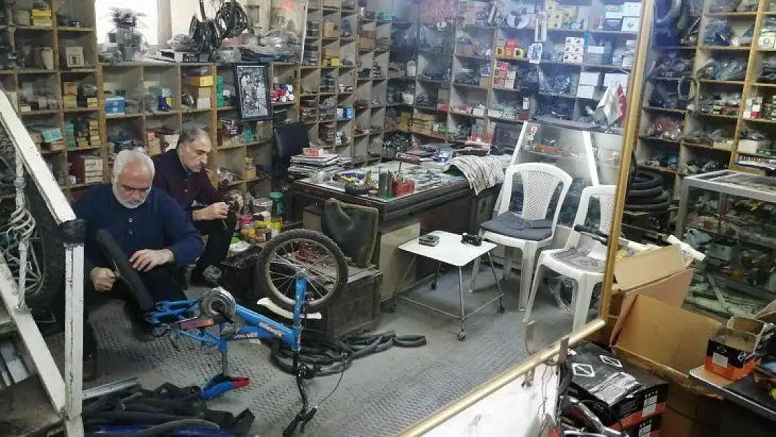 Bisiklet tamircisi iki kardeş