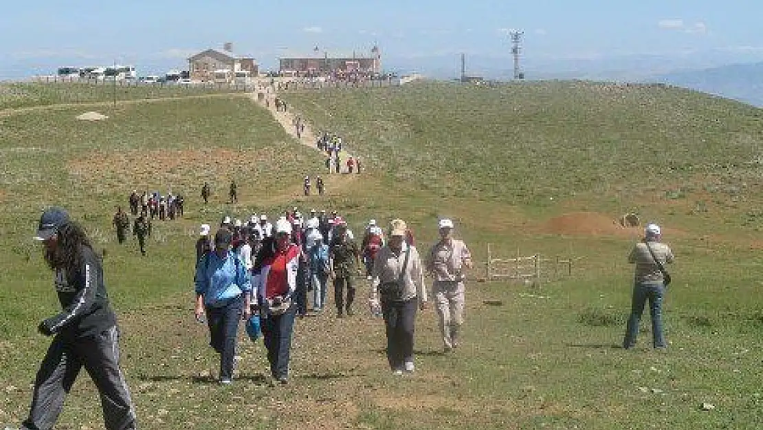 Dağ Doğa Yürüyüşü Yapıldı