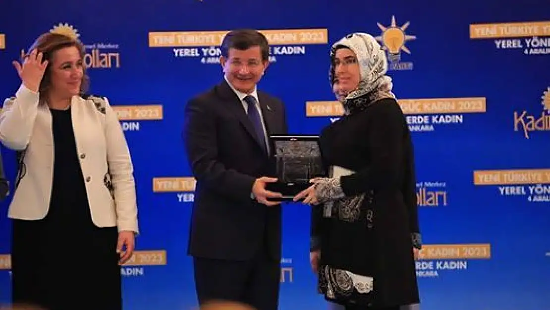 Davutoğlu'ndan Atlı'ya Plaket