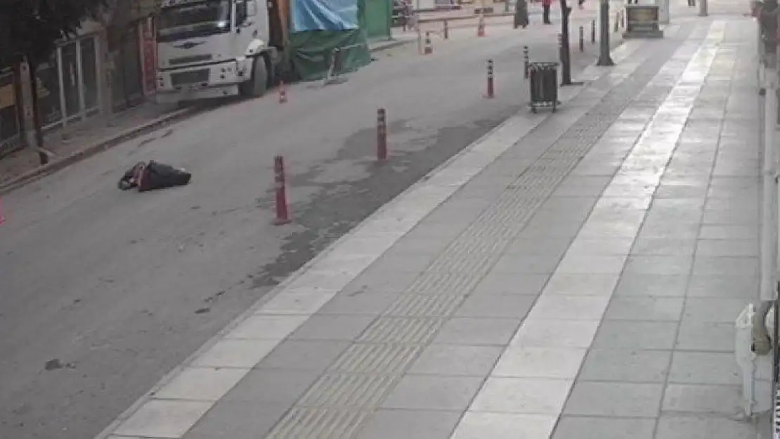Deprem anında pencereden atladı, o anlar kamerada