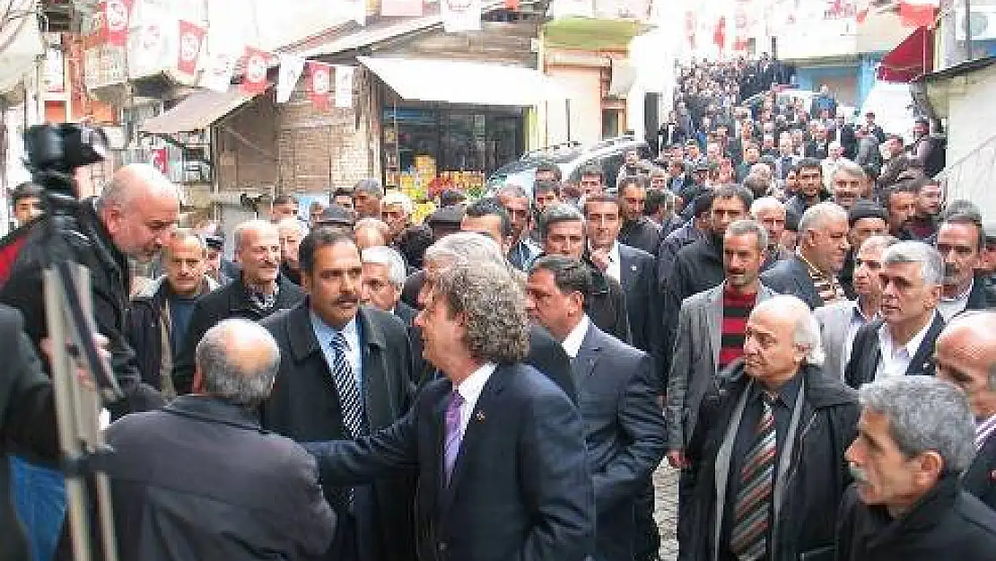 Maden Demokratlı Günlere Döndü