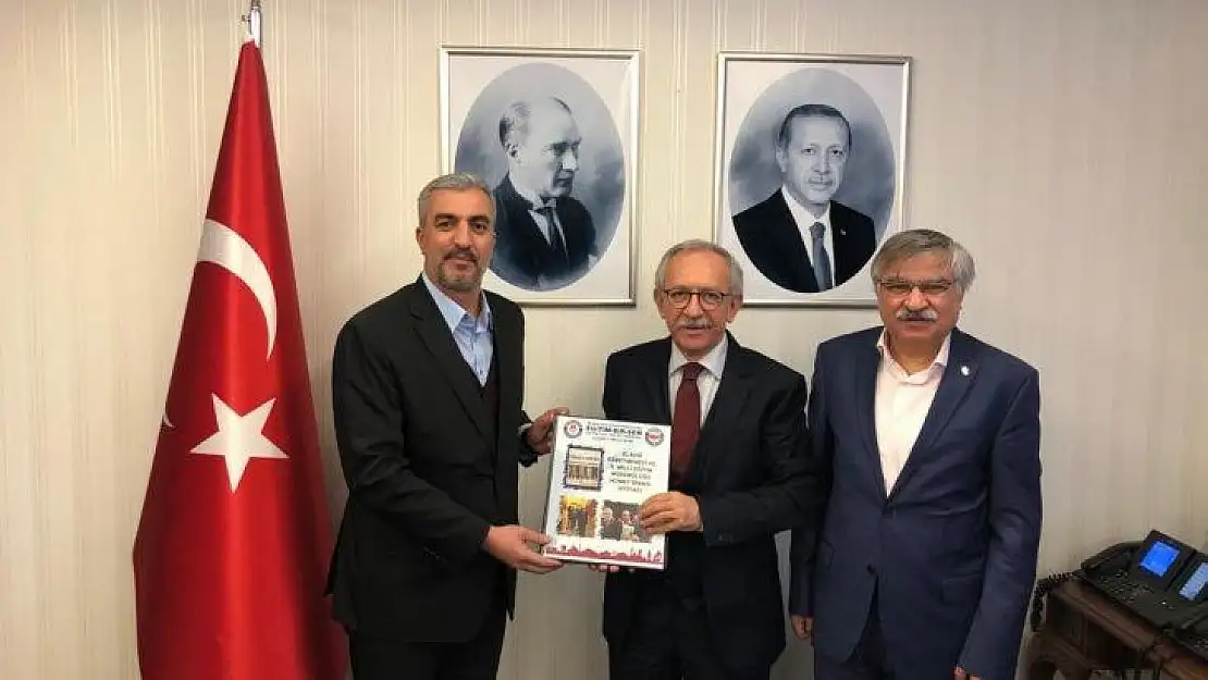 Eğitim Bir-Sen,  öğretmenevi için toplanan imzaları MEB'e sundu