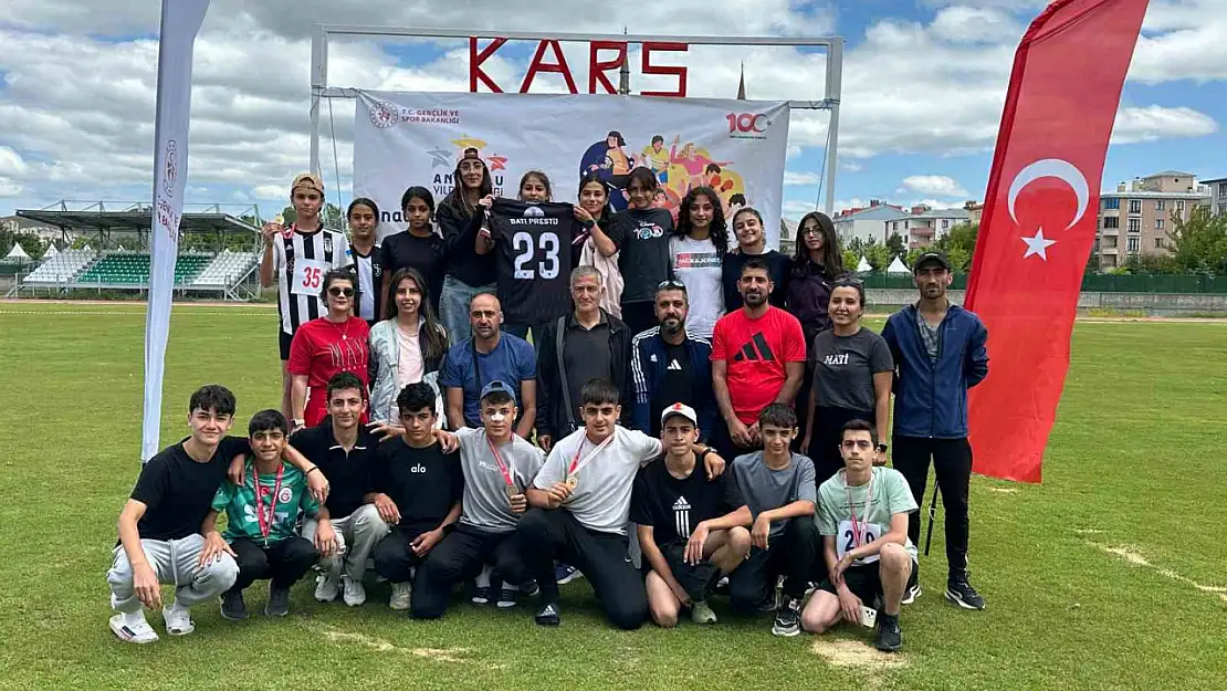Elazığ Kars'tan şampiyonlukla döndü