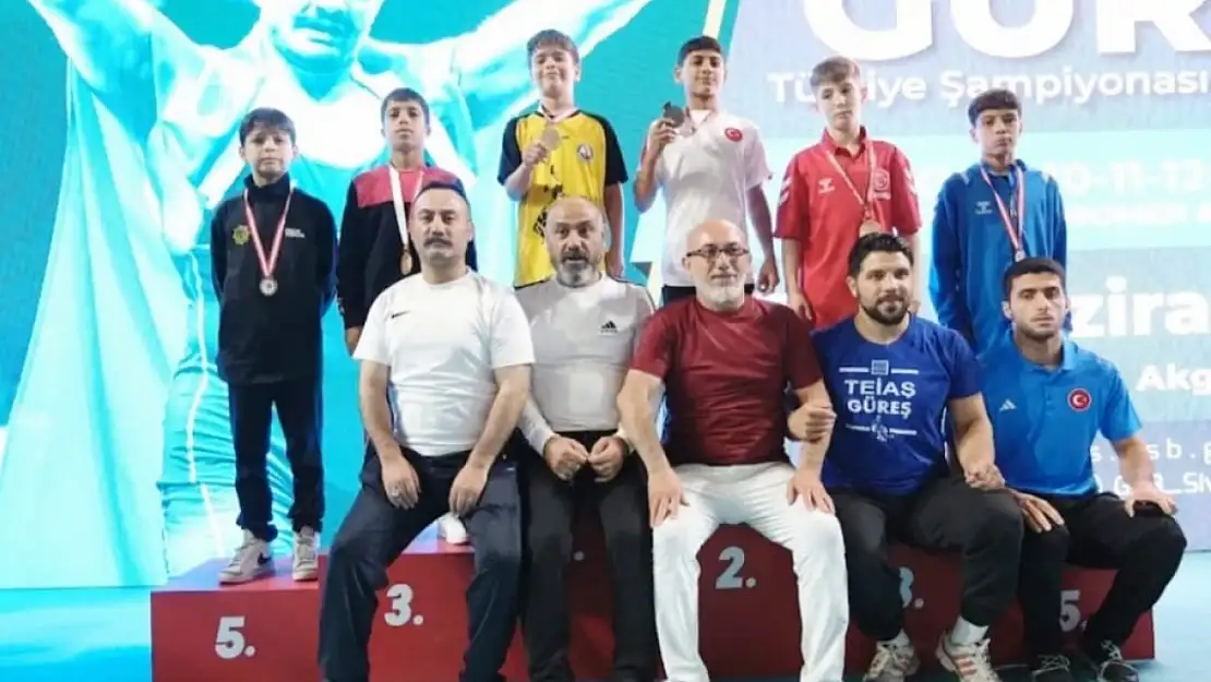 Elazığ Belediyesporlu güreşçi Türkiye 2.'si