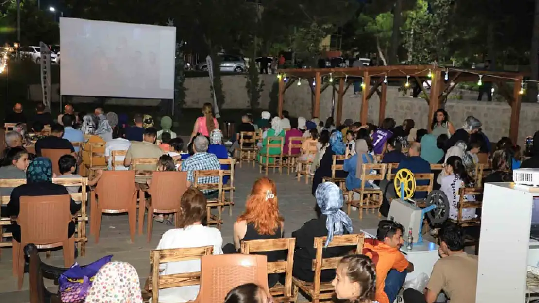 Elazığ'da 'Açık Hava Sinema Günleri' başladı