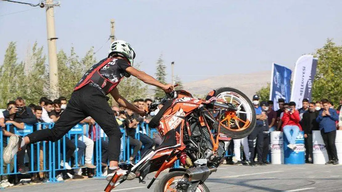Elazığ'da 'Modifiyeli Araç ve Motosiklet Festivali' renkli görüntülere sahne oldu