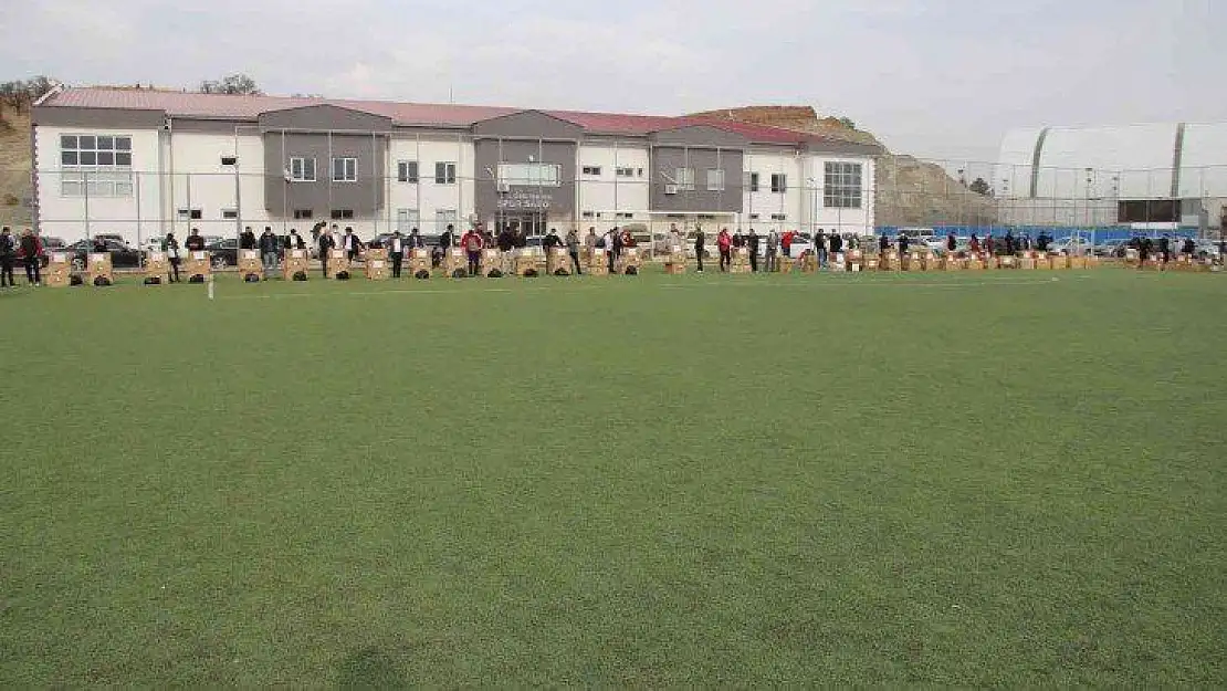 Elazığ'da 107 kulübe spor malzemesi yardımı