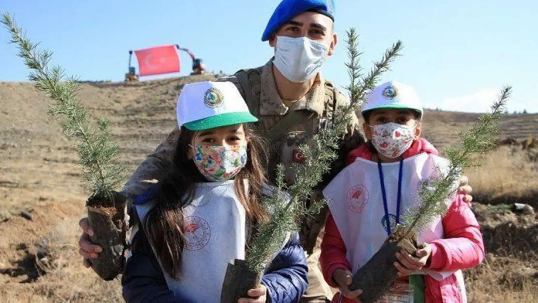 Elazığ'da 15 bin fidan toprakla buluştu