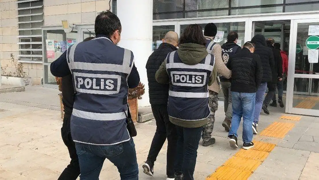 Elazığ'da 69 Suç Kaydı Olan 4 Kişi Yakalandı