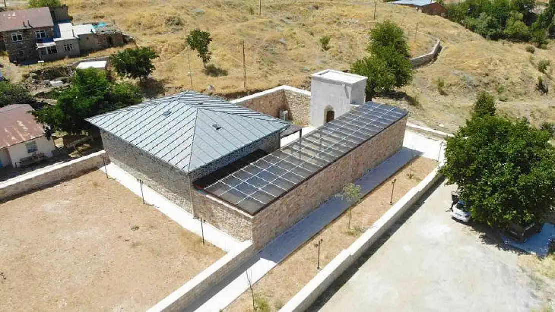 Elazığ'da 800 yıllık camiye yoğun ilgi
