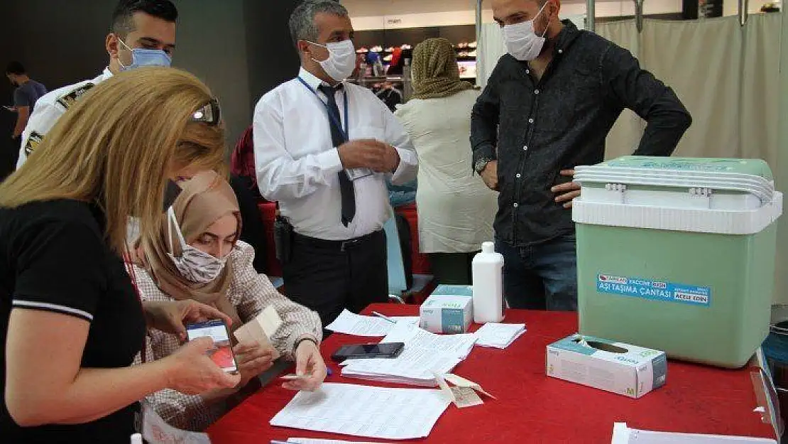 Elazığ'da aşı stantları kuruldu