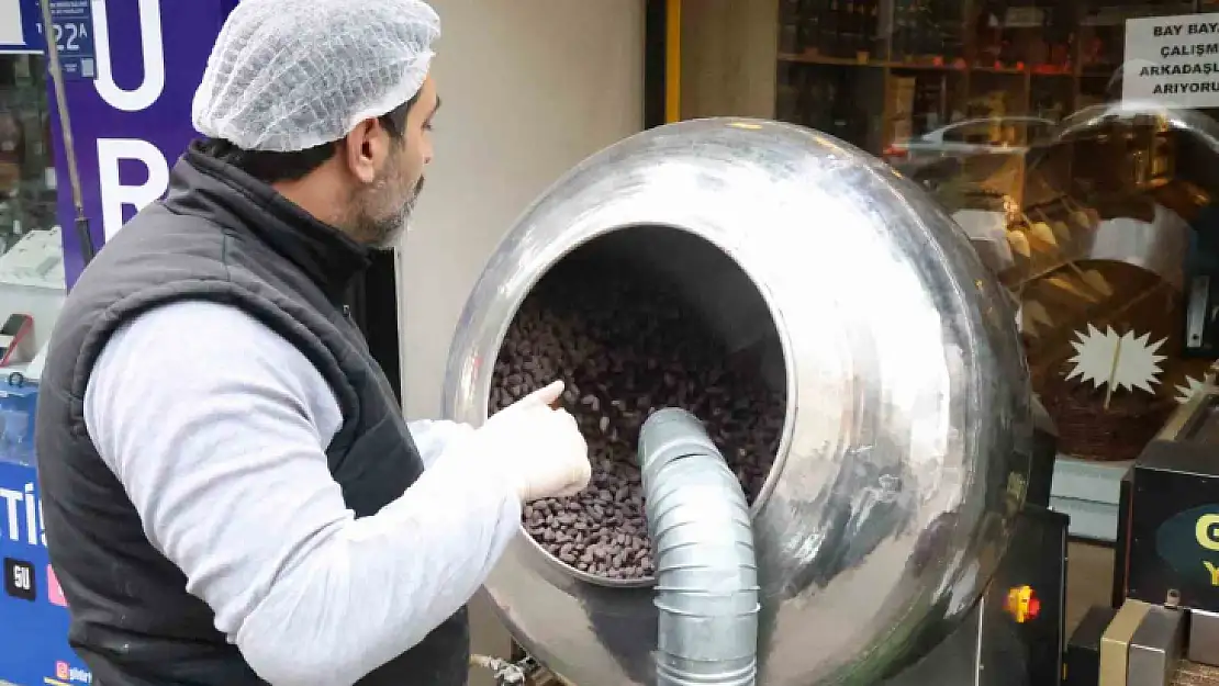 Elazığ'da bademin badem şekerine yolculuğu başladı