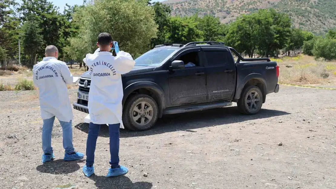 Elazığ'da bir araç içerisinde 2 kişi ölü bulundu