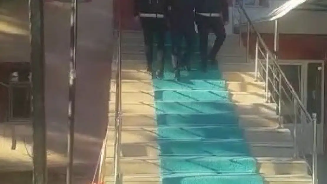 Kabloları satan 2 şüpheli yakalandı