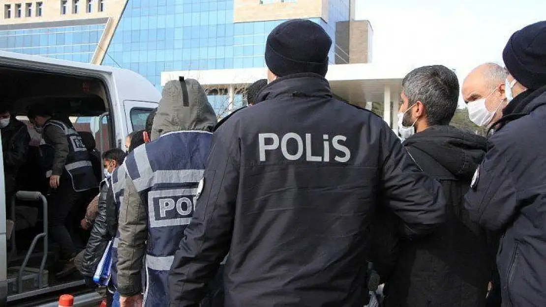 Elazığ'da Çeşitli Suçlardan Aranan 7 Şüpheli Yakalanıp Tutuklandı