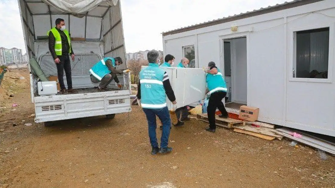 Elazığ'da evi yanan yaşlı çifte destek
