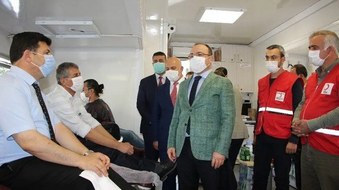 Elazığ'da gönüllü  din görevlileri kan bağışında bulundu