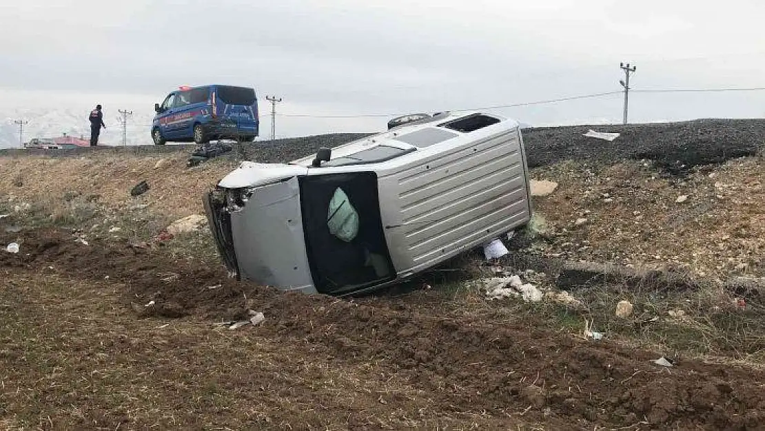 Araç şarampole yuvarlandı: 4 yaralı