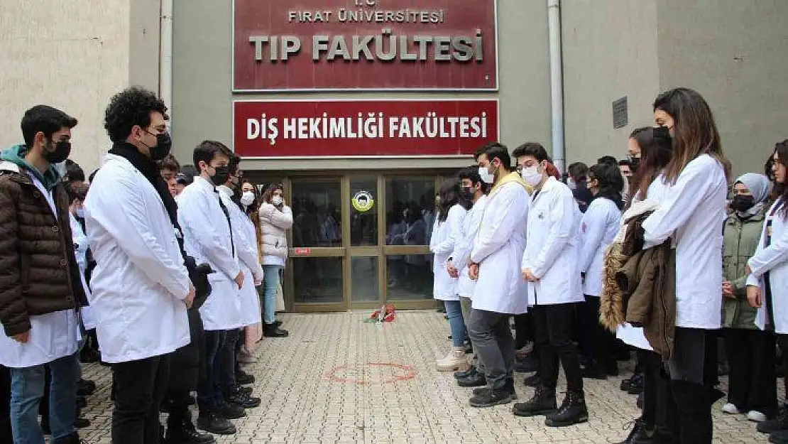 Tıp öğrencisi için arkadaşlarının töreni