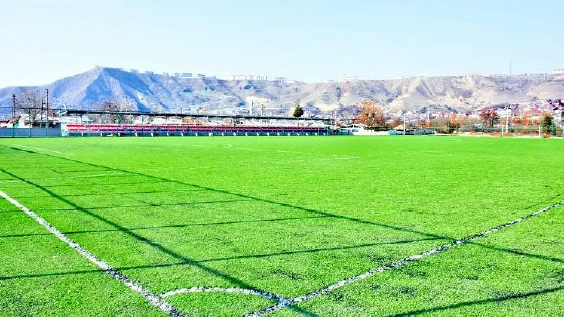 Elazığ'da ilçe sahaları yenileniyor