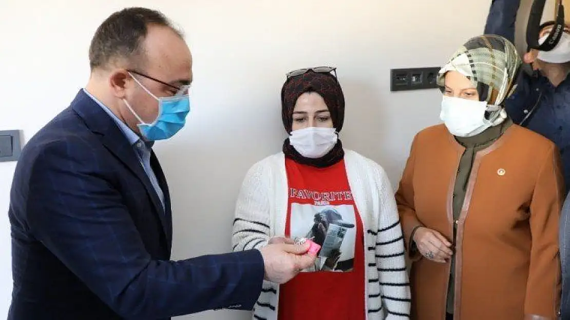 Elazığ'da ilk biten deprem konutları hak sahiplerine teslim edilmeye başladı