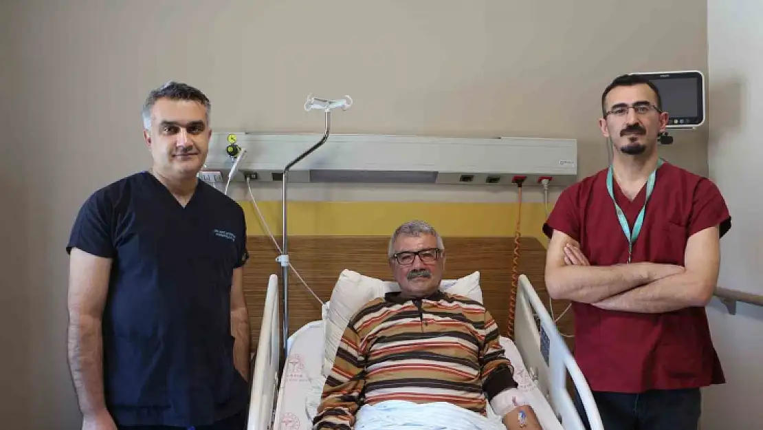 70 yaşındaki hastaya damar içi ultrasonografi (IVUS) eşliğinde stent takıldı