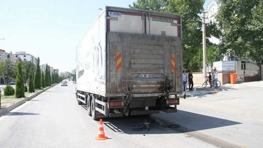 Elazığ'da kamyonun altında kalan çocuk hayatını kaybetti..
