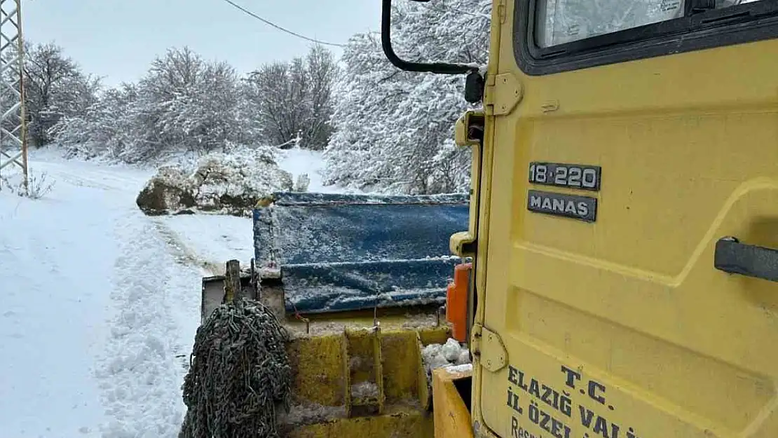 Elazığ'da kapanan 159 köy yolunda çalışmalar sürüyor