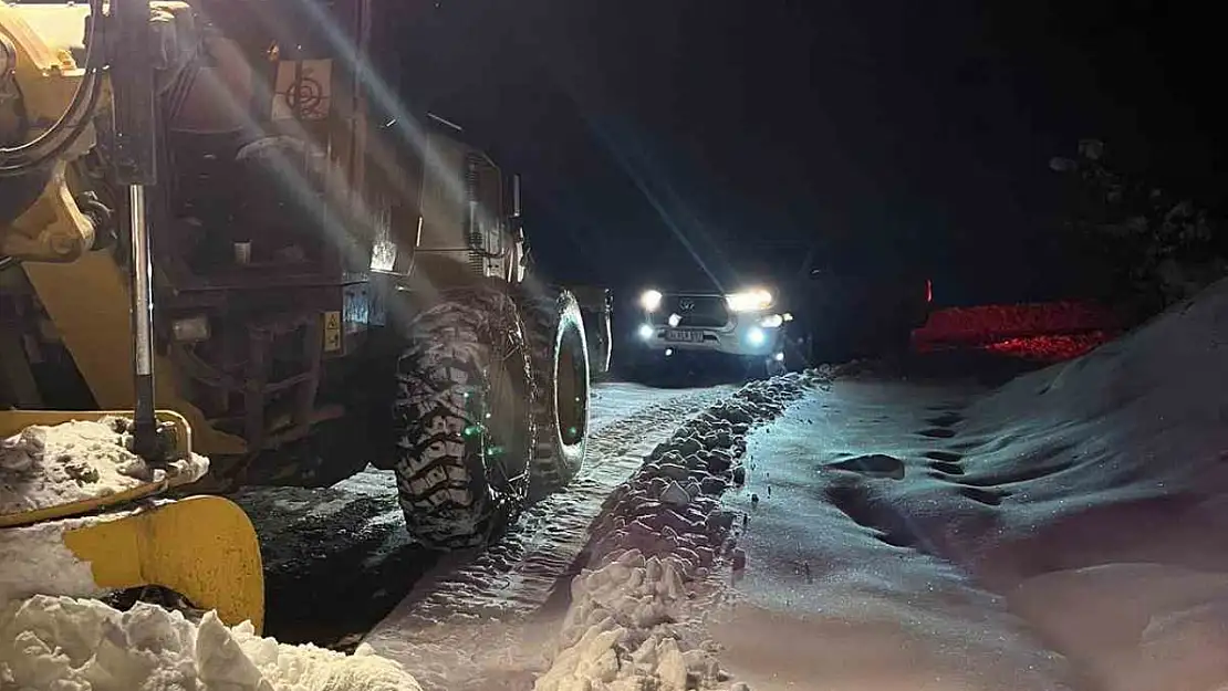 Elazığ'da kar nedeni ile kapanan 94 köy yolunda çalışmalar sürüyor