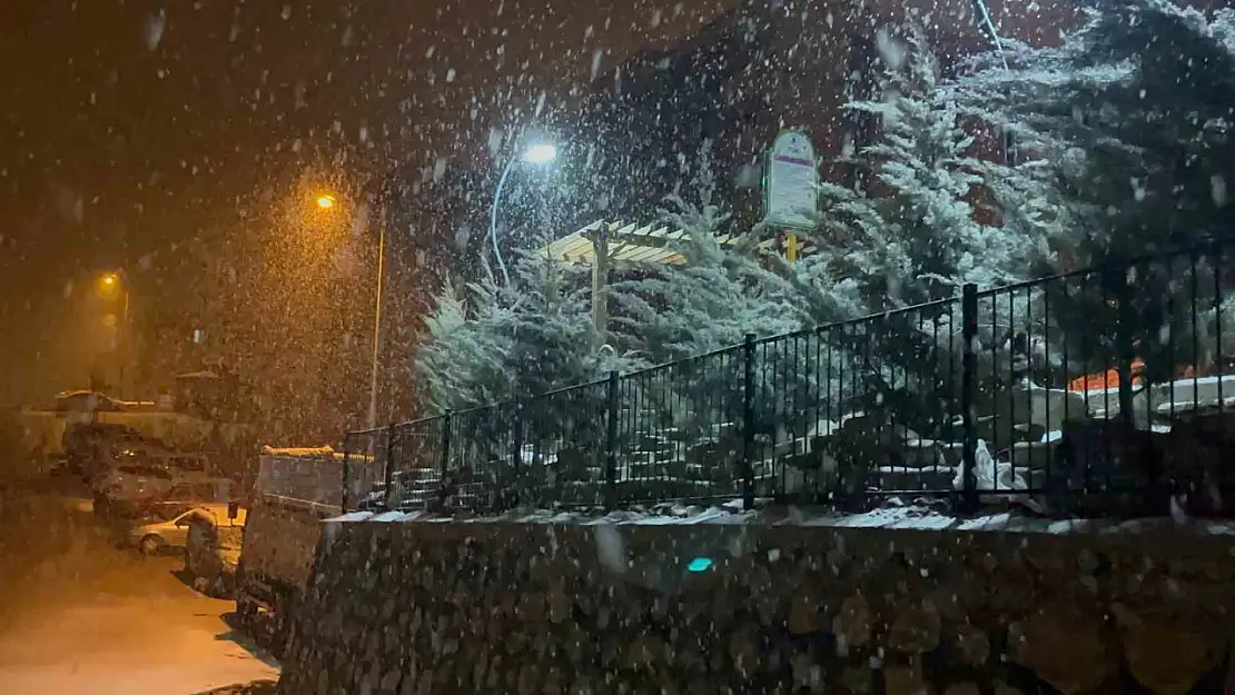 Elazığ'da kar yağışı başladı