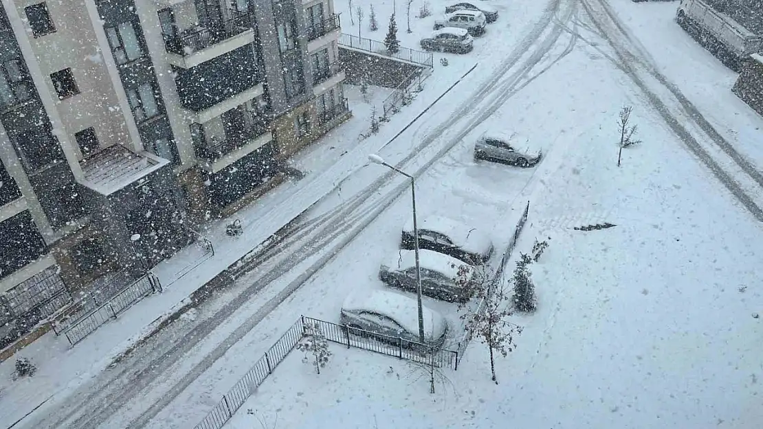 Elazığ'da kar yağışı etkisini sürdürüyor