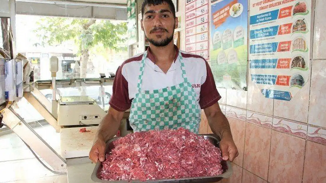 Elazığ'da kasapların kıyma mesaisi