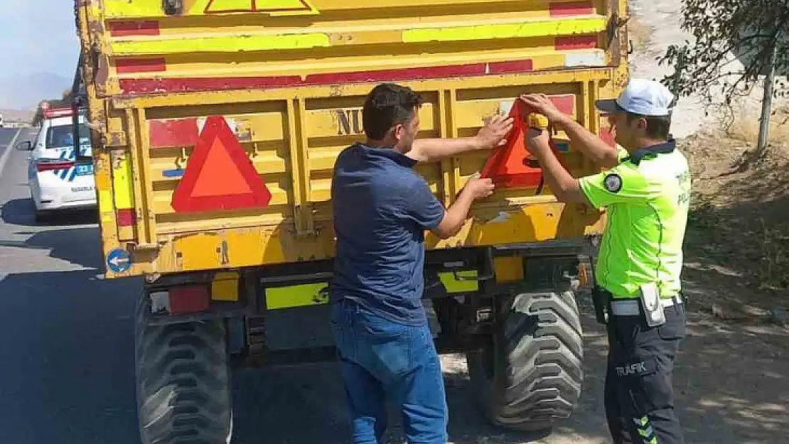 Elazığ'da kazalara karşı önlem, römorklara reflektör takıldı