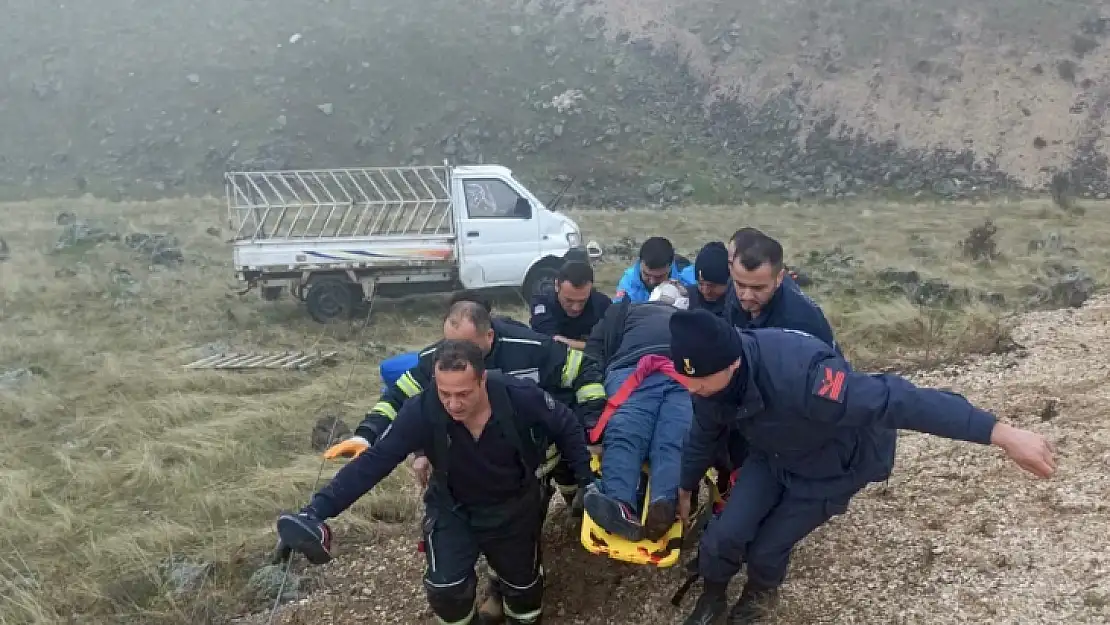 Elazığ'da kontrolden çıkan pikap devrildi: 1 yaralı