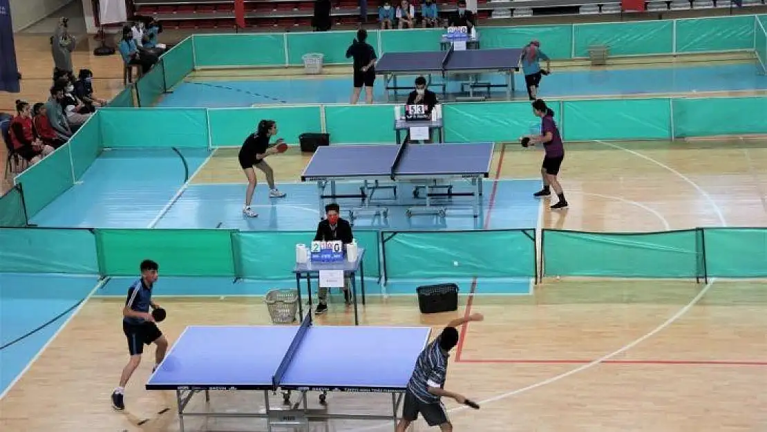 Masa tenisi hakemlik kursu açıldı