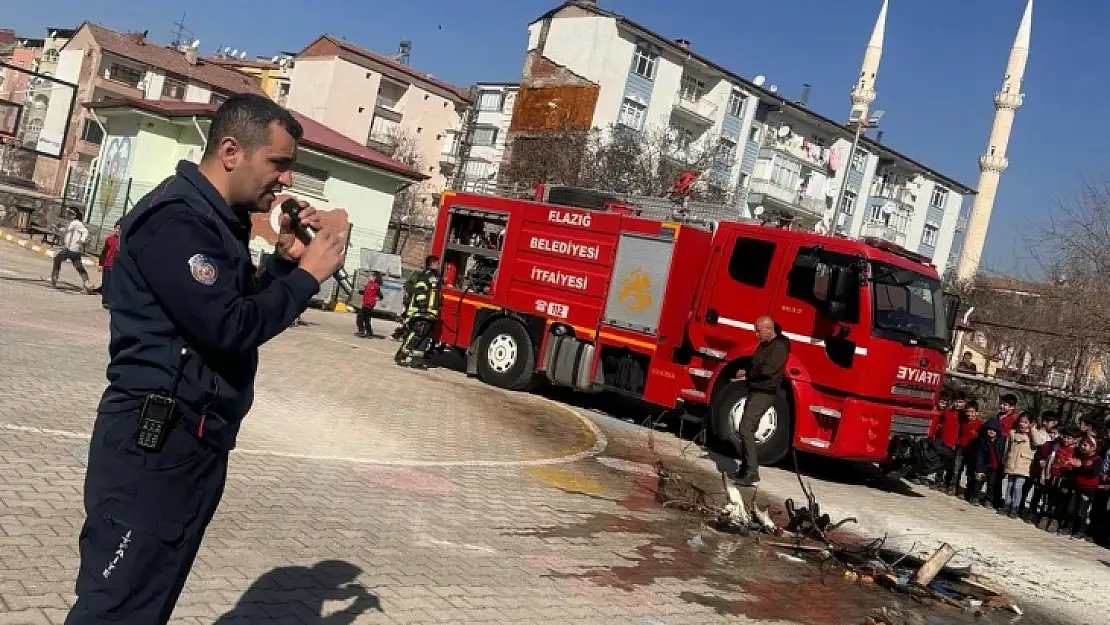 Elazığ'da minik öğrencilere itfaiye eğitimi