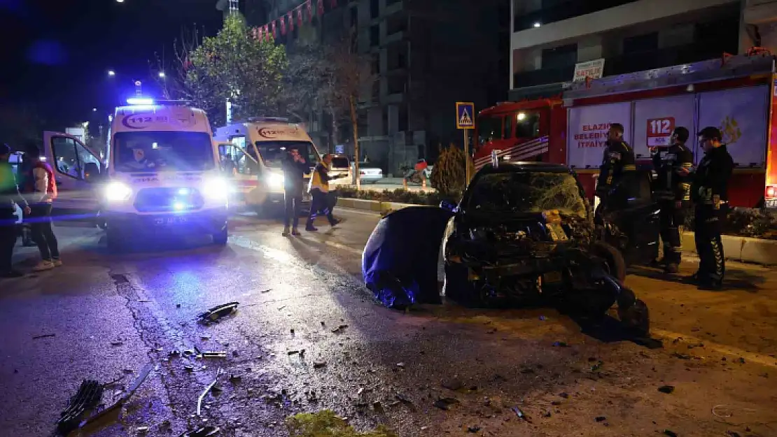 Elazığ'da ortalığın savaş alanına döndüğü kaza kamerada: 5 yaralı