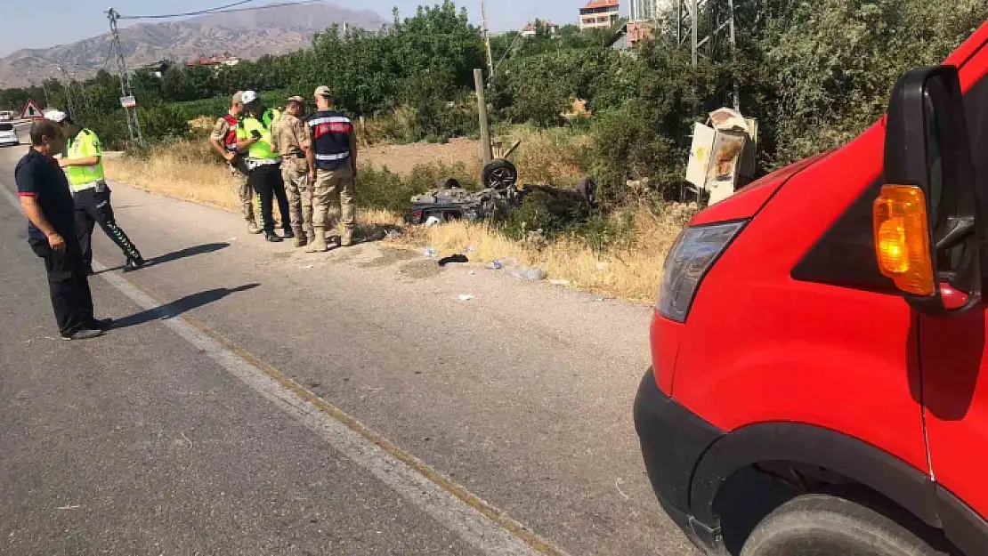 Elazığ'da otomobil takla attı: 5 yaralı