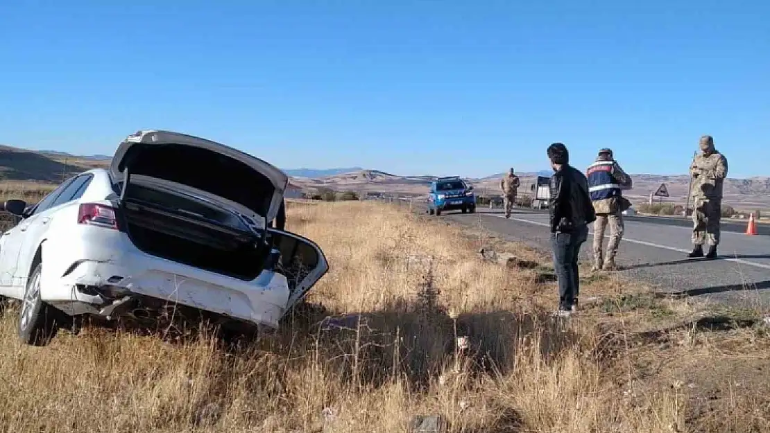 Elazığ'da otomobil takla attı: 2 yaralı