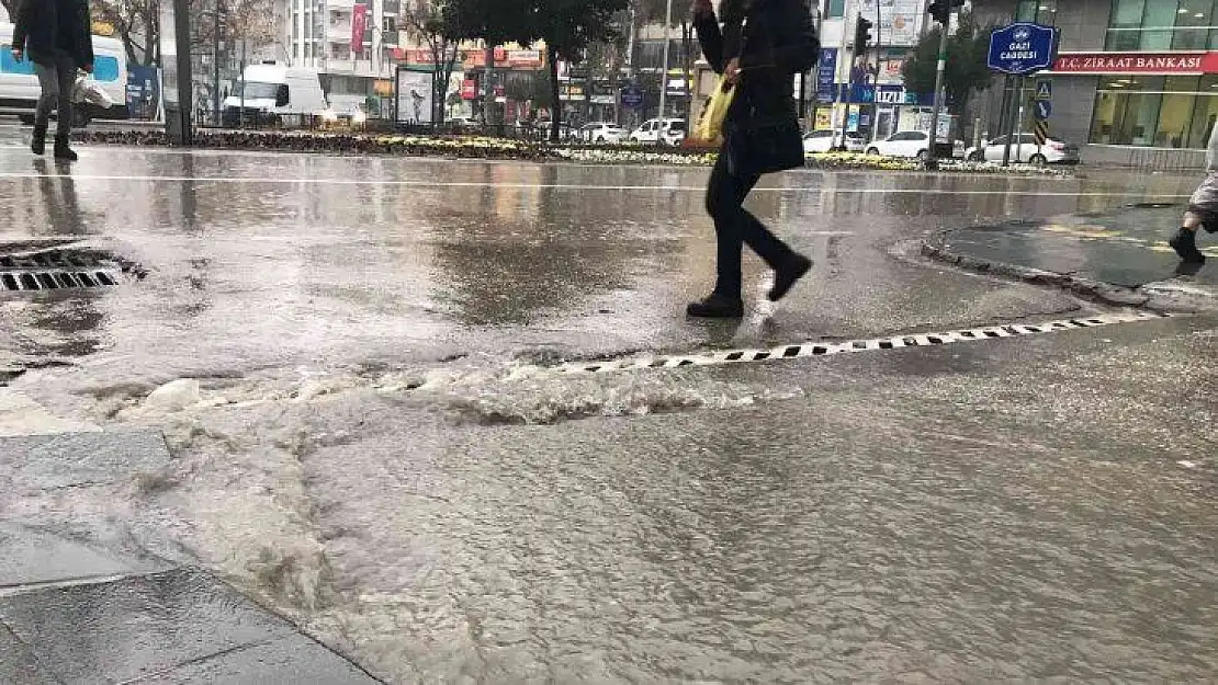 Elazığ'da sağanak yağış etkili oldu