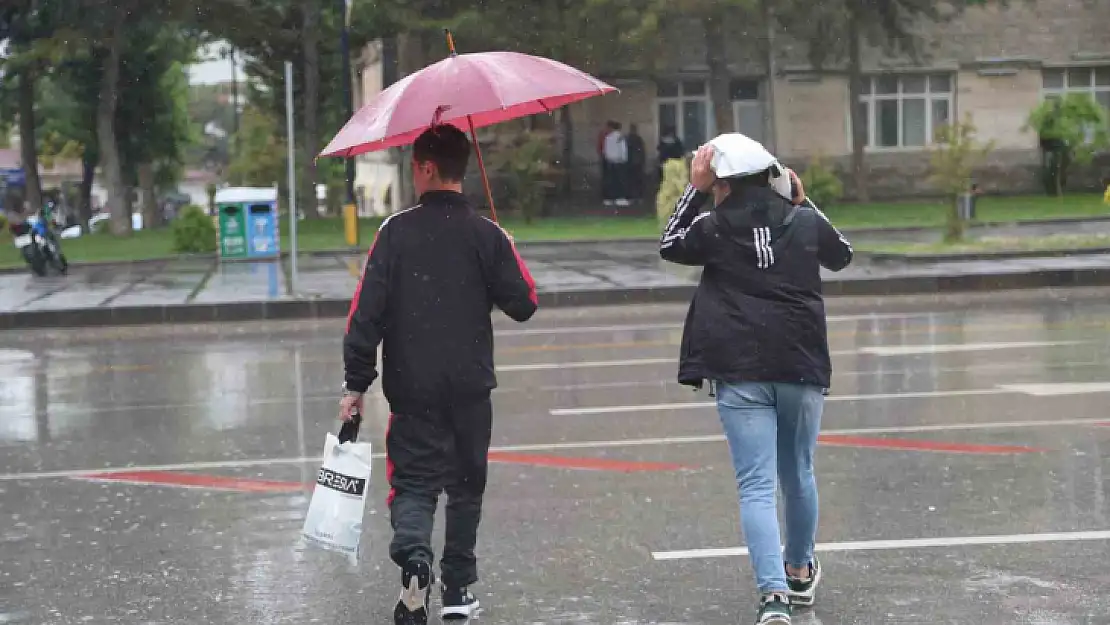 Elazığ'da sağanak yağış etkili oldu